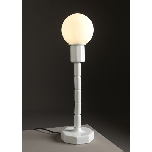 MAKE-UP TABLE LAMP